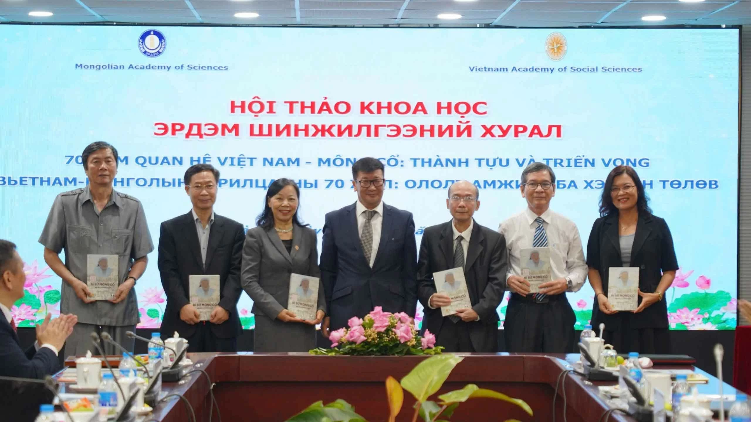 Điểm nhấn trong dịp kỷ niệm 70 năm quan hệ ngoại giao Việt Nam-Mông Cổ Điểm nhấn trong dịp kỷ niệm 70 năm quan hệ ngoại giao Việt Nam-Mông Cổ