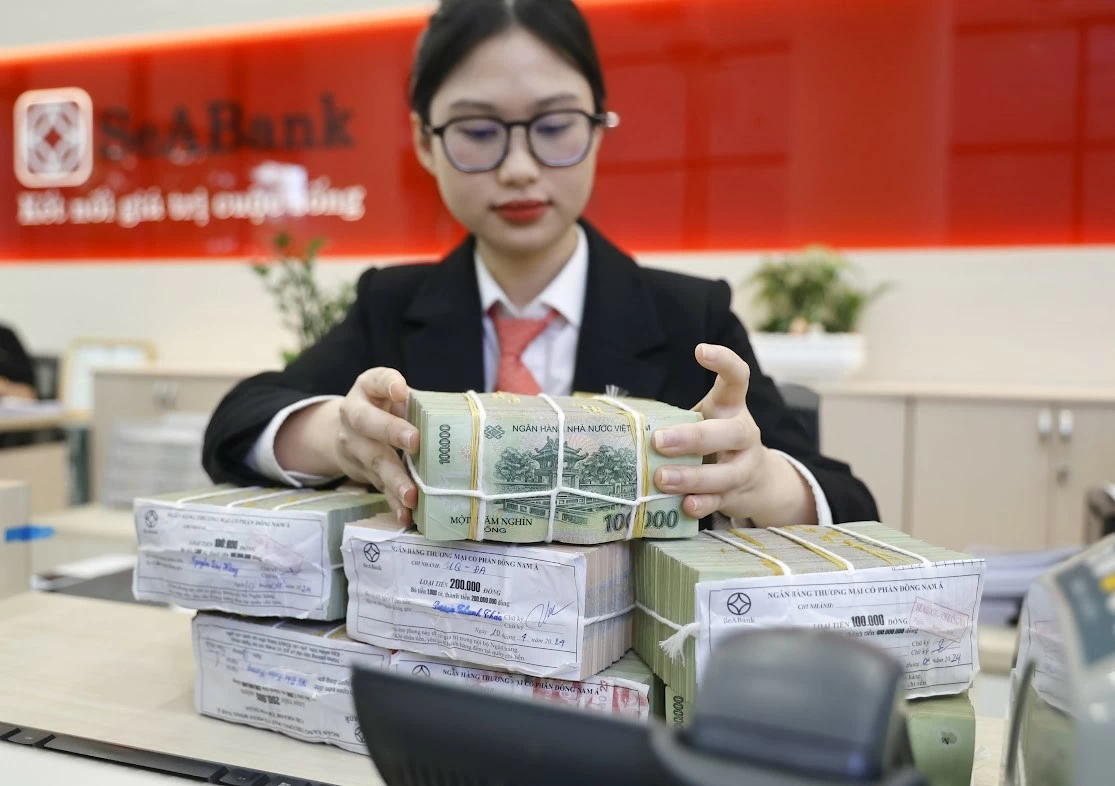 SeABank ủng hộ 3 tỷ đồng chung sức cùng đồng bào bị ảnh hưởng bởi bão số 3 SeABank ủng hộ 3 tỷ đồng chung sức cùng đồng bào bị ảnh hưởng bởi bão số 3