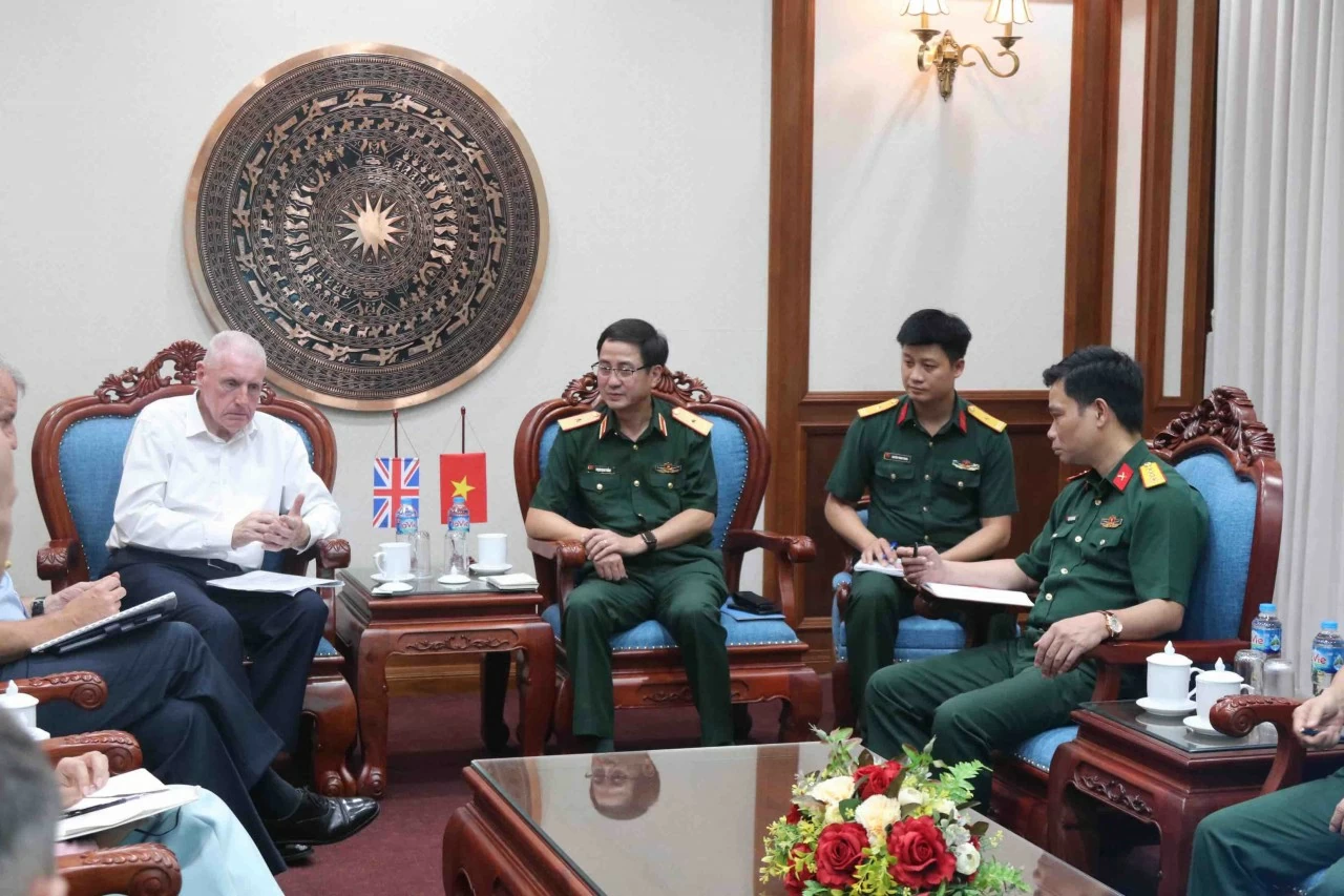 Việt Nam-Anh thúc đẩy quan hệ quốc phòng vì hoà bình và thịnh vượng chung Việt Nam-Anh thúc đẩy quan hệ quốc phòng vì hoà bình và thịnh vượng chung