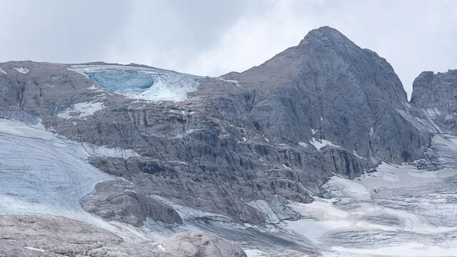 Nguy hiểm: Sông băng biểu tượng lớn nhất Italy đứng trước nguy cơ Nguy hiểm: Sông băng biểu tượng lớn nhất Italy đứng trước nguy cơ