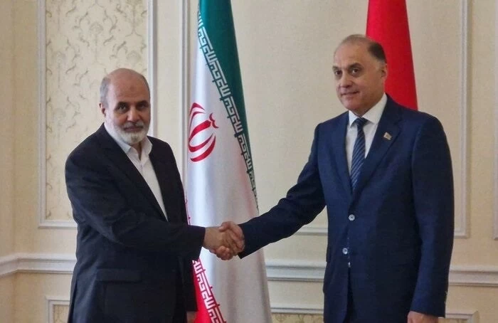 Thư ký Hội đồng An ninh Quốc gia Tối cao Iran (trái) và ông Alexander Volfovich, Thư ký Hội đồng An ninh Belarus/ IRNA Thư ký Hội đồng An ninh Quốc gia Tối cao Iran (trái) và ông Alexander Volfovich, Thư ký Hội đồng An ninh Belarus/ IRNA
