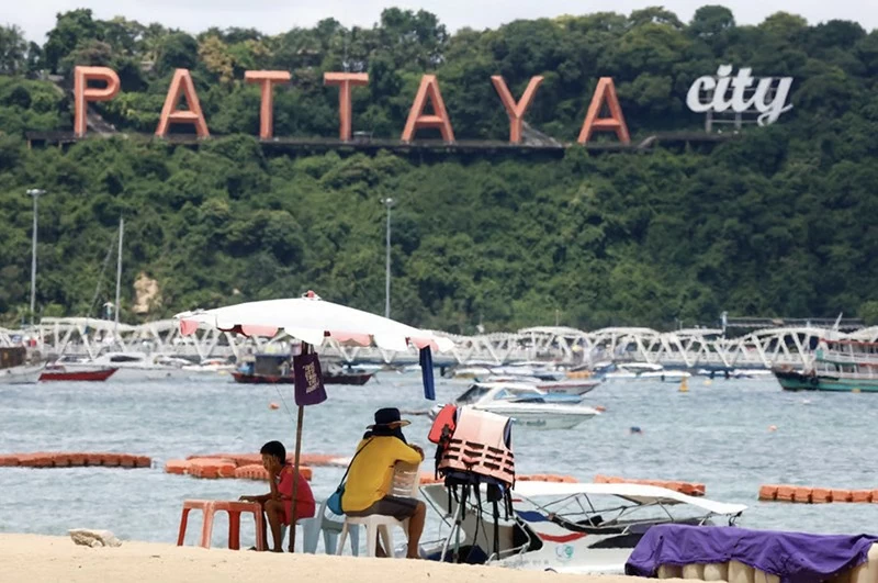 Những người điều khiển tàu cao tốc đang chờ khách hàng tại thành phố nghỉ dưỡng Pattaya, tỉnh Chonburi, miền đông Thái Lan. Ảnh: EPA-EFE Những người điều khiển tàu cao tốc đang chờ khách hàng tại thành phố nghỉ dưỡng Pattaya, tỉnh Chonburi, miền đông Thái Lan. Ảnh: EPA-EFE