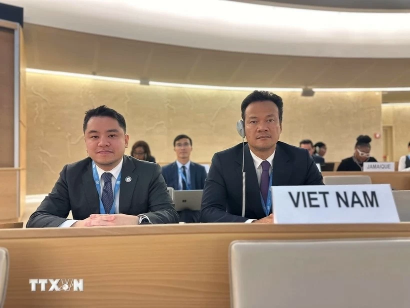 Đại sứ Mai Phan Dũng, Trưởng Phái đoàn đại diện thường trực Việt Nam tại Liên hợp quốc, Tổ chức Thương mại Thế giới và các tổ chức quốc tế khác tại Geneva. (Ảnh: Văn Tuấn/TTXVN) Đại sứ Mai Phan Dũng, Trưởng Phái đoàn đại diện thường trực Việt Nam tại Liên hợp quốc, Tổ chức Thương mại Thế giới và các tổ chức quốc tế khác tại Geneva. (Ảnh: Văn Tuấn/TTXVN)