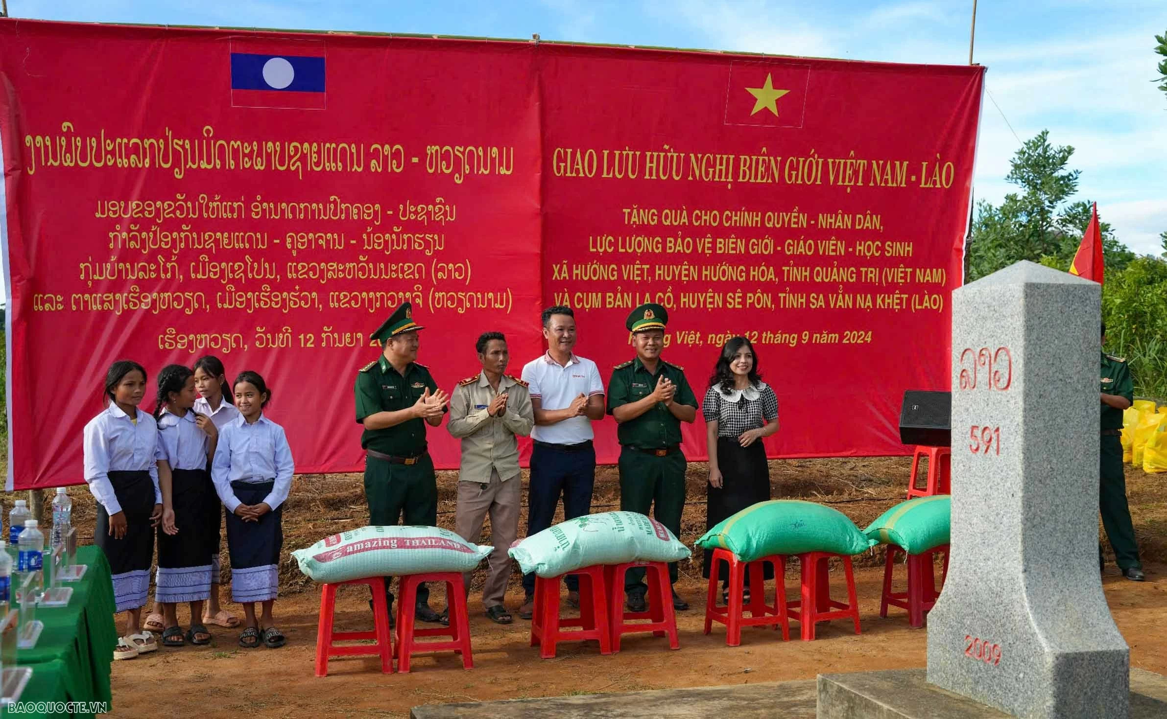 Trung thu sớm cho trẻ em biên giới Việt Nam-Lào Trung thu sớm cho trẻ em biên giới Việt Nam Lào