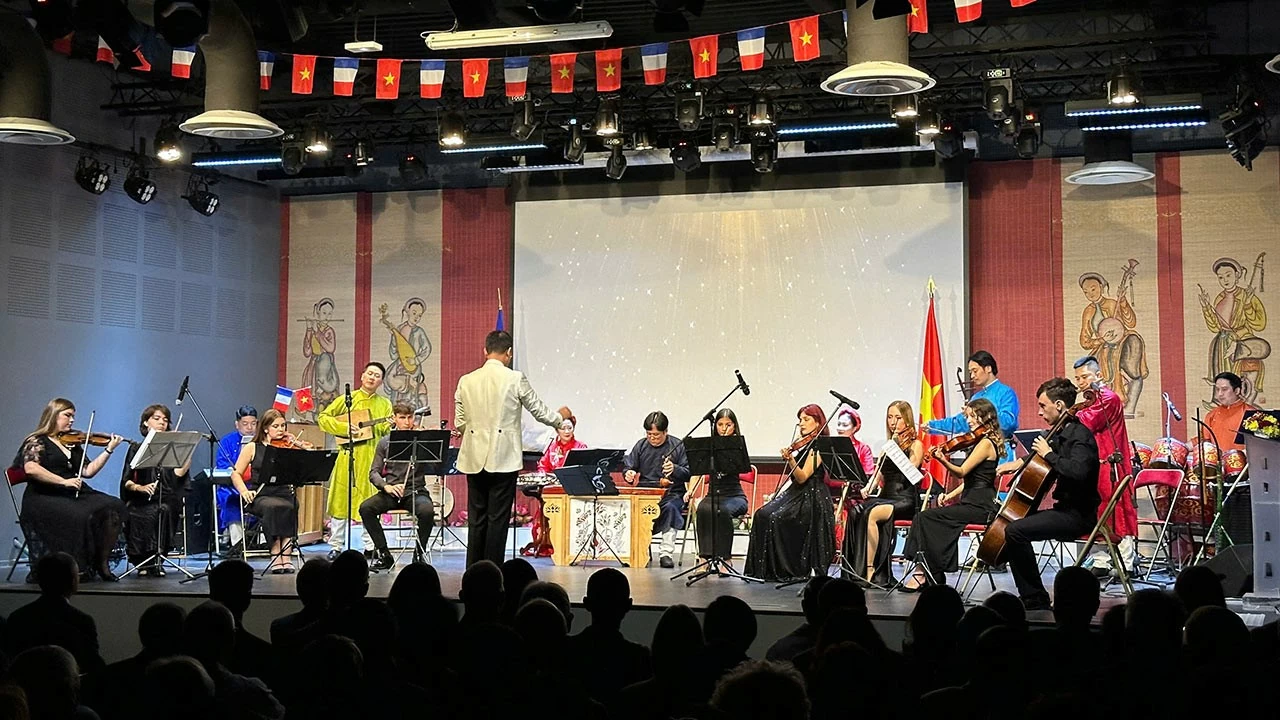 Long trọng tổ chức Lễ kỷ niệm 79 năm Cách mạng tháng Tám và Quốc khánh 2/9 tại Pháp Long trọng tổ chức Lễ kỷ niệm 79 năm Cách mạng tháng Tám và Quốc khánh 2/9 tại Pháp