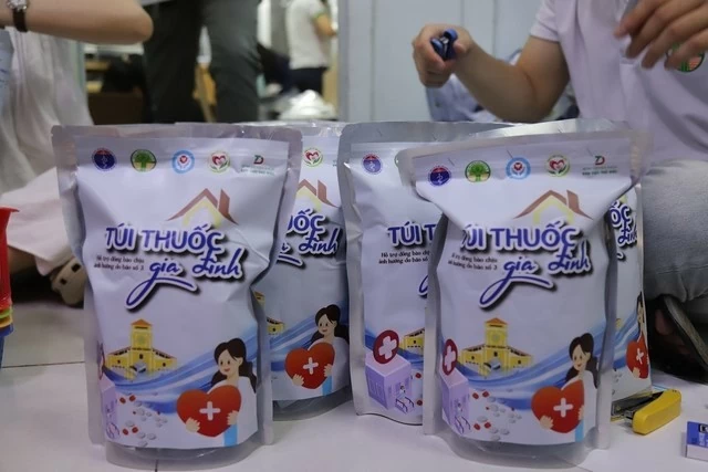 TP Hồ Chí Minh gửi túi thuốc gia đình, cử nhân lực hỗ trợ người dân vùng lũ TP Hồ Chí Minh gửi túi thuốc gia đình, cử nhân lực hỗ trợ người dân vùng lũ