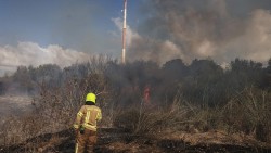 Houthi phóng tên lửa vào Israel, tấn công tàu sân bay Mỹ 3 lần trong 24 giờ