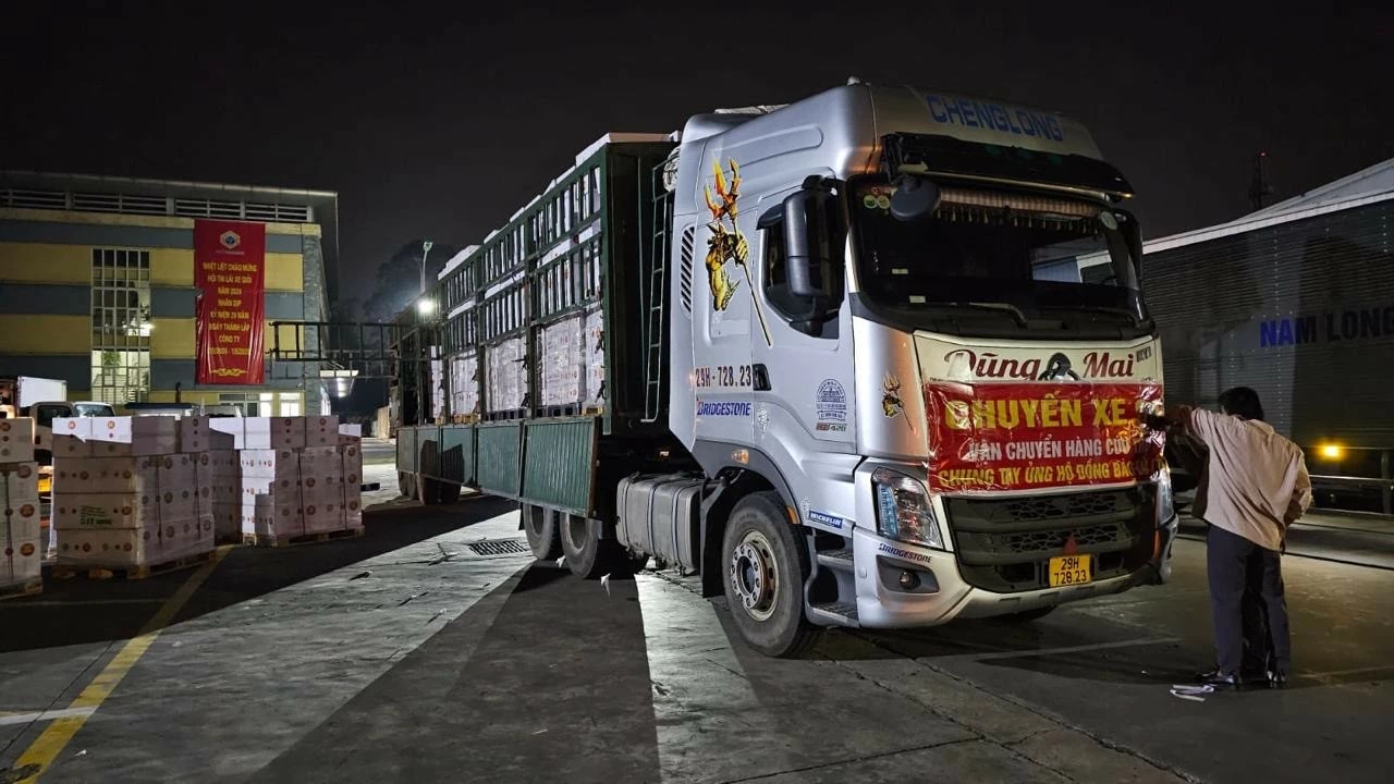 Những lô hàng đầu tiên đã được Trung tâm điều phối ASEAN về hỗ trợ nhân đạo chuyển đến Lào Cai và Yên Bái Những lô hàng đầu tiên đã được Trung tâm điều phối ASEAN về hỗ trợ nhân đạo chuyển đến Lào Cai và Yên Bái