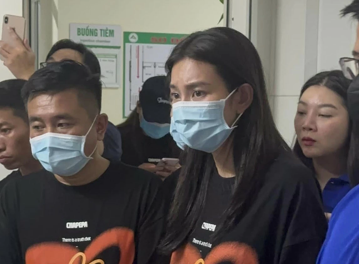 Hoa hậu Đỗ Thị Hà, Thùy Tiên trực tiếp cứu trợ bà con ảnh hưởng bởi mưa lũ Hoa hậu Đỗ Thị Hà, Thùy Tiên trực tiếp cứu trợ bà con ảnh hưởng bởi mưa lũ