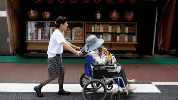 nhat ban doi mat voi cuoc khung hoang nhan khau hoc tram trong