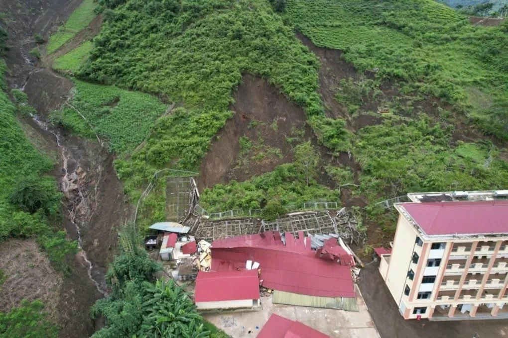 Thiệt hại do bão số 3: Hơn 50 học sinh, giáo viên tử vong; 99 điểm trường vẫn chưa thể dạy học Thiệt hại do bão số 3: Hơn 50 học sinh, giáo viên tử vong; 99 điểm trường vẫn chưa thể dạy học