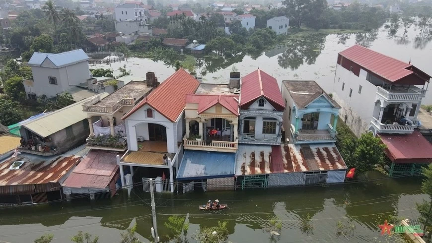 Nhiều nhà dân tại xã Hợp Thanh (Mỹ Đức, Hà Nội) vẫn chìm trong nước suốt một tuần qua. (Nguồn: Quân đội nhân dân) Nhiều nhà dân tại xã Hợp Thanh (Mỹ Đức, Hà Nội) vẫn chìm trong nước suốt một tuần qua. (Nguồn: Quân đội nhân dân)