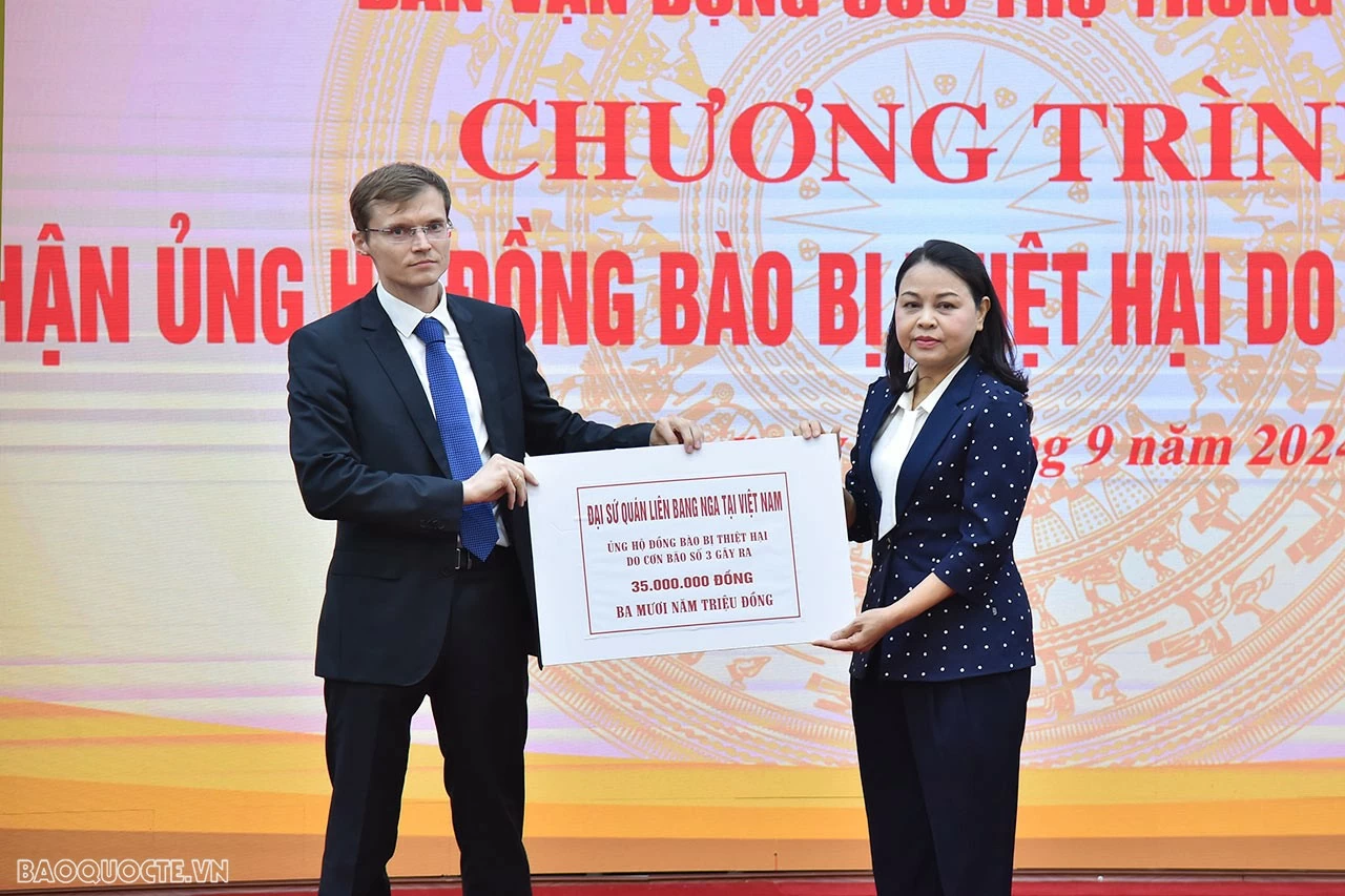 Đại diện Đại sứ quán các nước, tổ chức quốc tế ủng hộ người dân khắc phục hậu quả do cơn bão số 3 gây ra