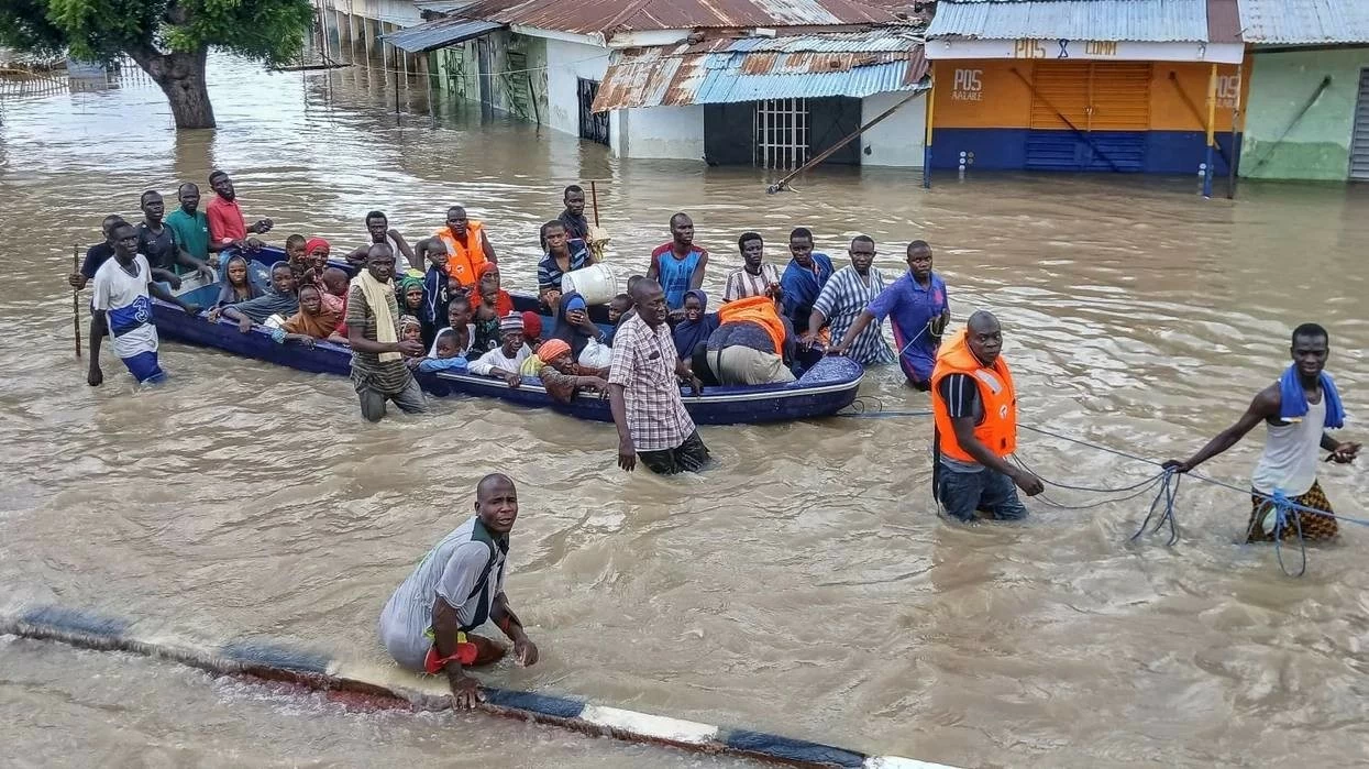 Lũ lụt trên khắp Nigeria tàn phá hơn 125.000 ha đất nông nghiệp ngay trước vụ thu hoạch. (Nguồn: OkayAfrica) Lũ lụt trên khắp Nigeria tàn phá hơn 125.000 ha đất nông nghiệp ngay trước vụ thu hoạch. (Nguồn: OkayAfrica)