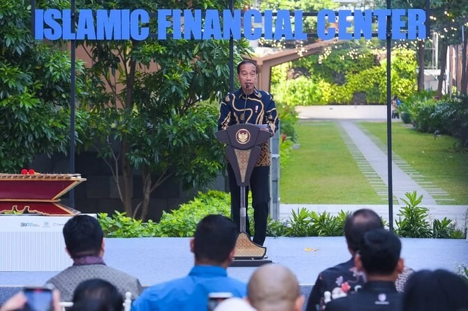 Tổng thống Indonesia Joko Widodo phát biểu trong lễ khánh thành Trung tâm tài chính Hồi giáo Indonesia tại Tòa nhà Danareksa, thủ đô Jakarta ngày 17/9/2024. (Nguồn: Ban thư ký nội các Indonesia) Tổng thống Indonesia Joko Widodo phát biểu trong lễ khánh thành Trung tâm tài chính Hồi giáo Indonesia tại Tòa nhà Danareksa, thủ đô Jakarta ngày 17/9/2024. (Nguồn: Ban thư ký nội các Indonesia)