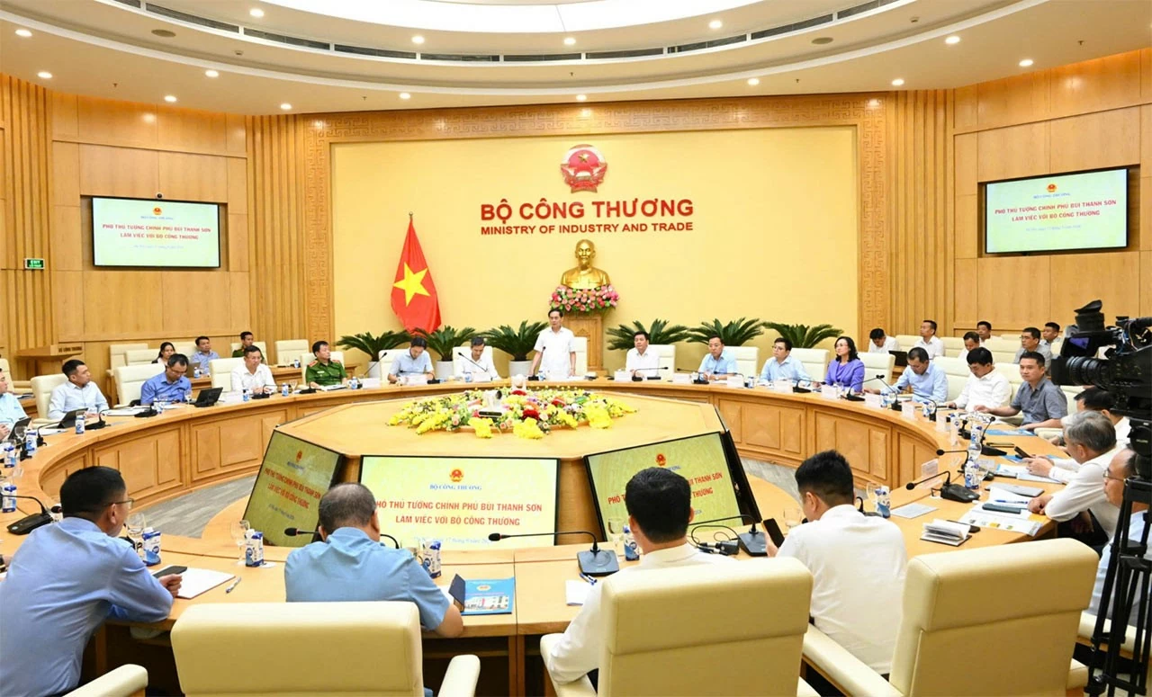 Phó Thủ tướng Bùi Thanh Sơn đề nghị ngành Công Thương tập trung thực hiện 3 nhiệm vụ trọng tâm Phó Thủ tướng Bùi Thanh Sơn đề nghị ngành Công Thương tập trung thực hiện 3 nhiệm vụ trọng tâm