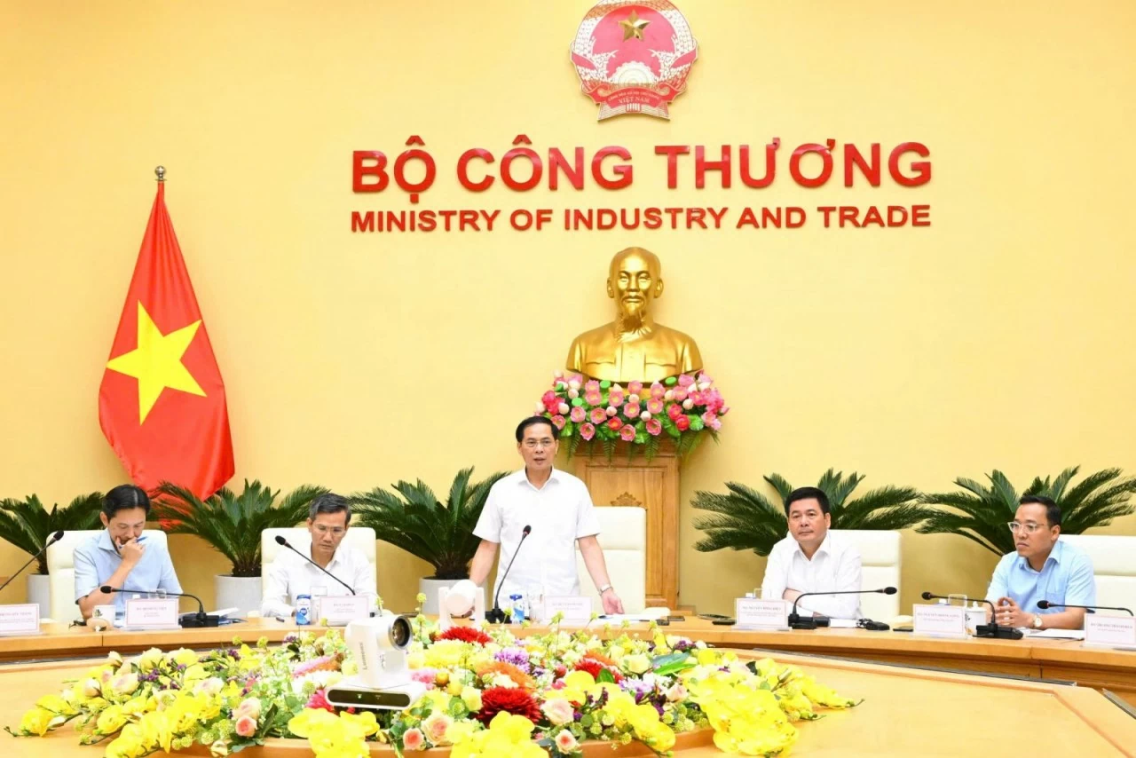 Phó Thủ tướng Bùi Thanh Sơn đề nghị ngành Công Thương tập trung thực hiện 3 nhiệm vụ trọng tâm Phó Thủ tướng Bùi Thanh Sơn đề nghị ngành Công Thương tập trung thực hiện 3 nhiệm vụ trọng tâm