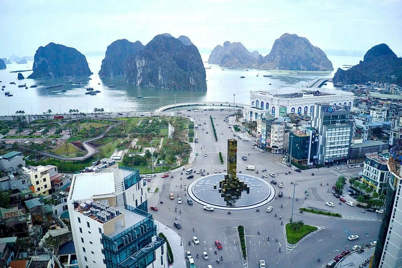 Thành phố Hạ Long biểu dương lực lượng nòng cốt của nền kinh tế nhân ngày Doanh nhân Việt Nam Thành phố Hạ Long biểu dương lực lượng nòng cốt của nền kinh tế nhân ngày Doanh nhân Việt Nam