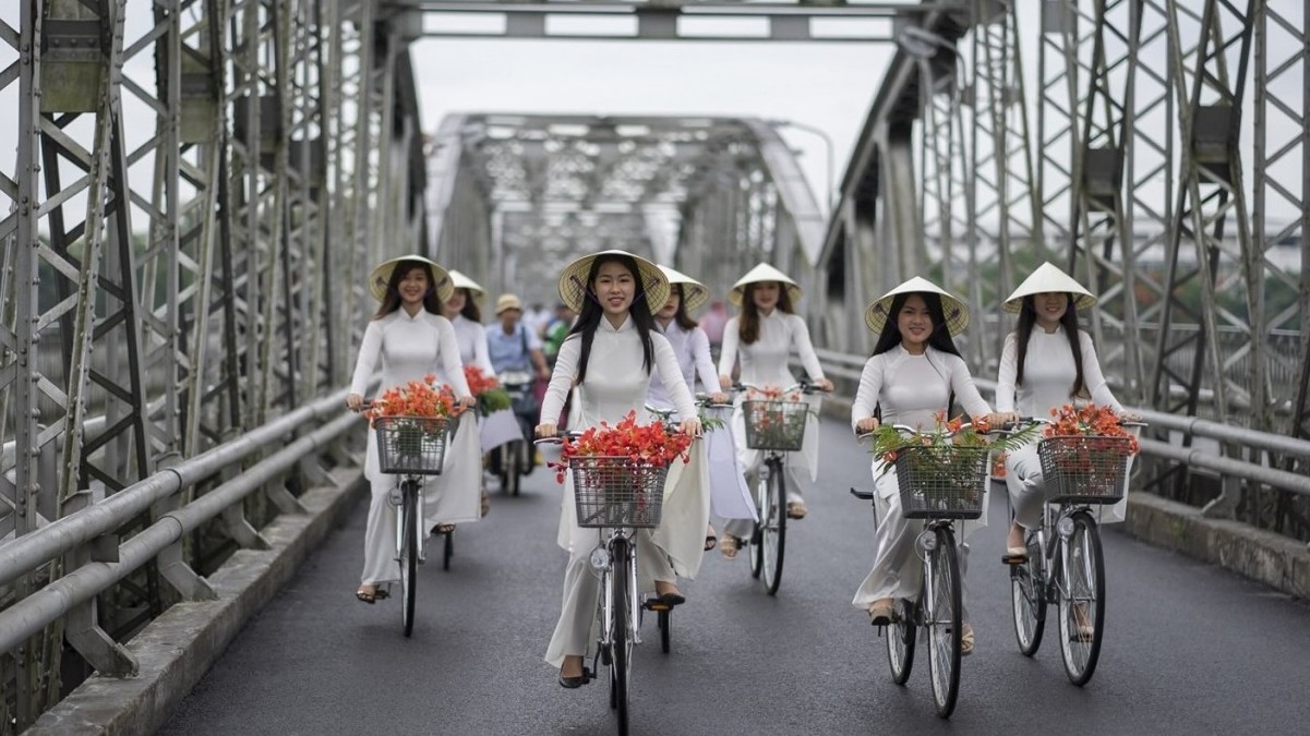 nam du lich quoc gia hue 2025 ton vinh gia tri di san van hoa dac sac gan voi doi moi sang tao