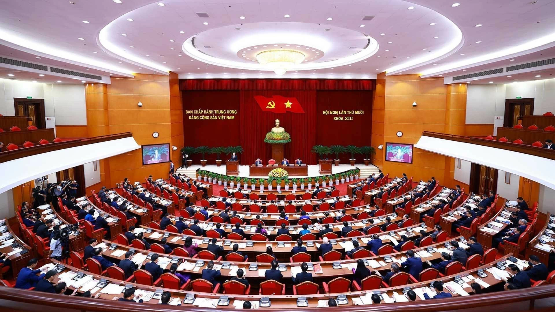 Phiên khai mạc Hội nghị lần thứ 10 Ban Chấp hành Trung ương Đảng Cộng sản Việt Nam khóa XIII. (Nguồn: TTXVN) Phiên khai mạc Hội nghị lần thứ 10 Ban Chấp hành Trung ương Đảng Cộng sản Việt Nam khóa XIII. (Nguồn: TTXVN)