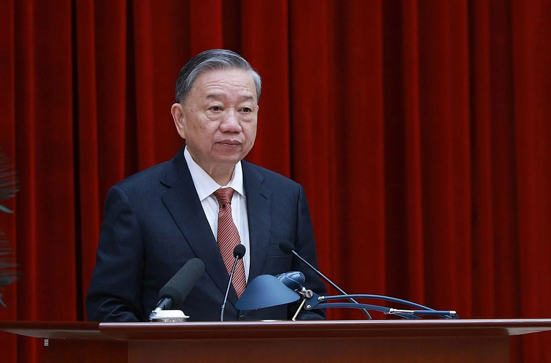 Khai mạc Hội nghị lần thứ 10 Ban Chấp hành Trung ương Đảng Cộng sản Việt Nam khóa XIII Khai mạc Hội nghị lần thứ 10 Ban Chấp hành Trung ương Đảng Cộng sản Việt Nam khóa XIII