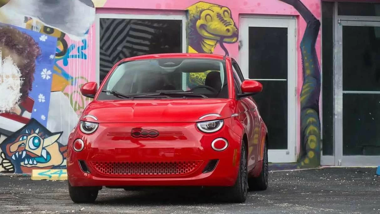 Tại nhà máy Mirafiori gần Turin (Italy), việc sản xuất xe Fiat 500e sẽ bị dừng lại trong một tháng, bắt đầu từ ngày 13/9. (Nguồn: Reuters) Tại nhà máy Mirafiori gần Turin (Italy), việc sản xuất xe Fiat 500e sẽ bị dừng lại trong một tháng, bắt đầu từ ngày 13/9. (Nguồn: Reuters)