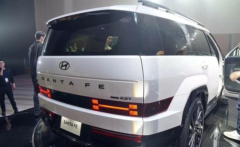 Cận cảnh Hyundai Santa Fe 2025 ra mắt tại Việt Nam, giá từ 1,069 tỷ đồng Cận cảnh Hyundai Santa Fe 2025 ra mắt tại Việt Nam, giá từ 1,069 tỷ đồng