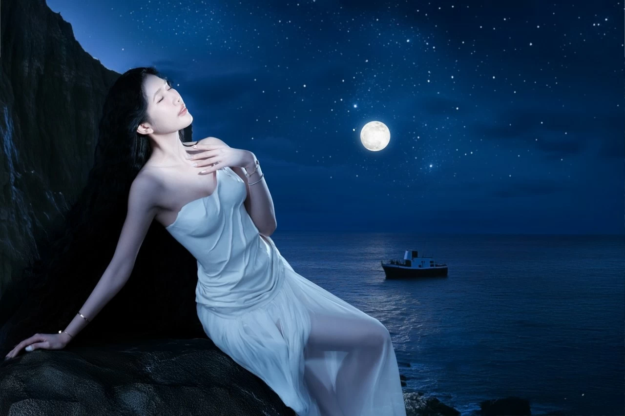 Á hậu Phương Anh