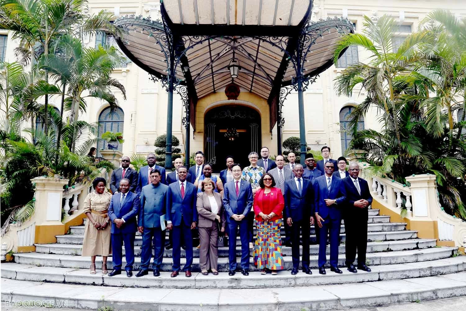 Thứ trưởng Ngoại giao Đỗ Hùng Việt làm việc với đoàn Đại sứ các nước châu Phi, đẩy mạnh hợp tác kinh tế