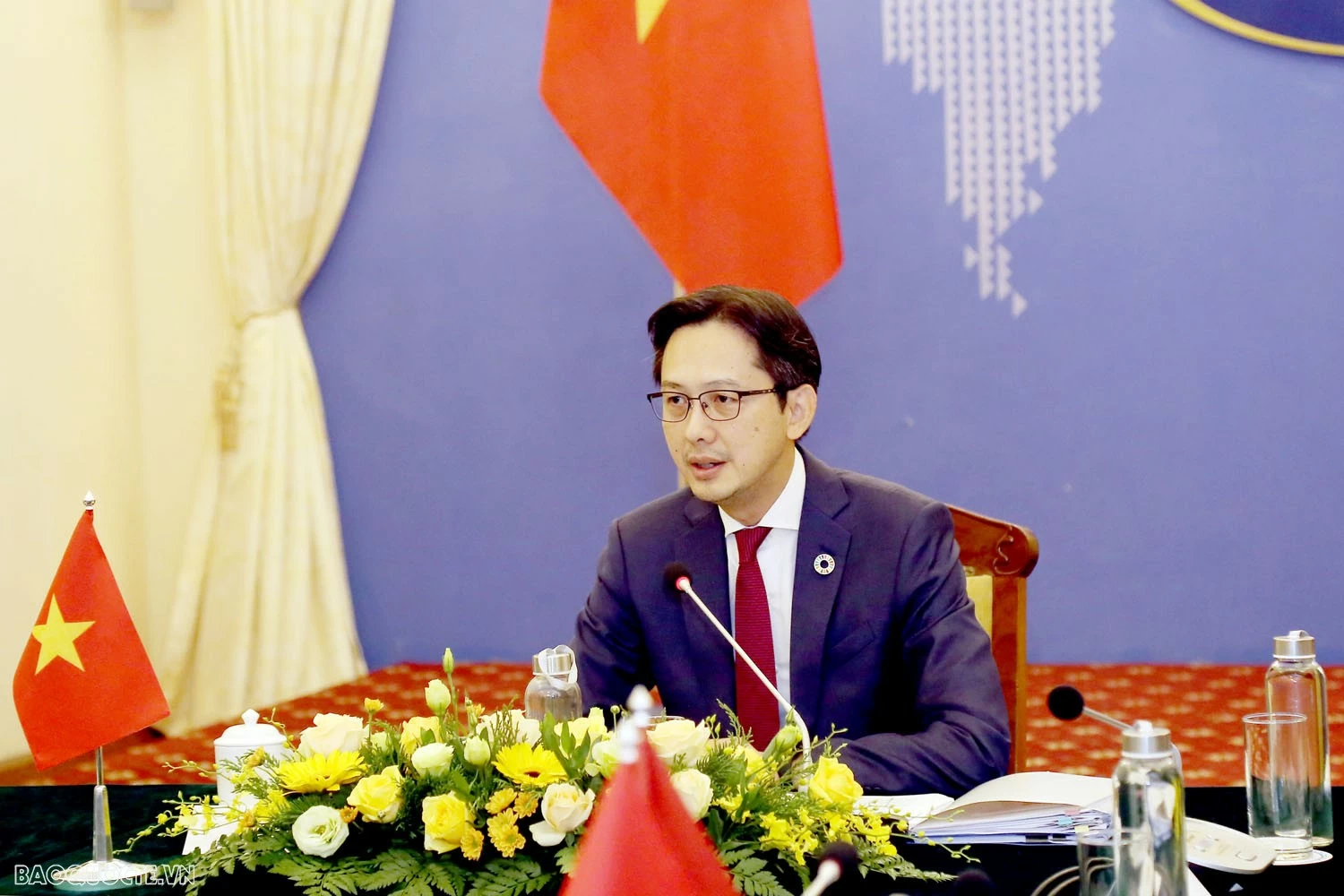 Thứ trưởng Ngoại giao Đỗ Hùng Việt gặp mặt và làm việc với đoàn Đại sứ các nước châu Phi Thứ trưởng Ngoại giao Đỗ Hùng Việt làm việc với đoàn Đại sứ các nước châu Phi, đẩy mạnh hợp tác kinh tế