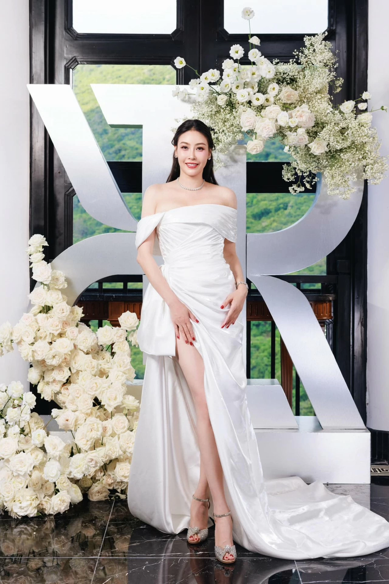 Hoa hậu Hà Kiều Anh Hoa hậu Hà Kiều Anh hạnh phúc viên mãn tuổi 48