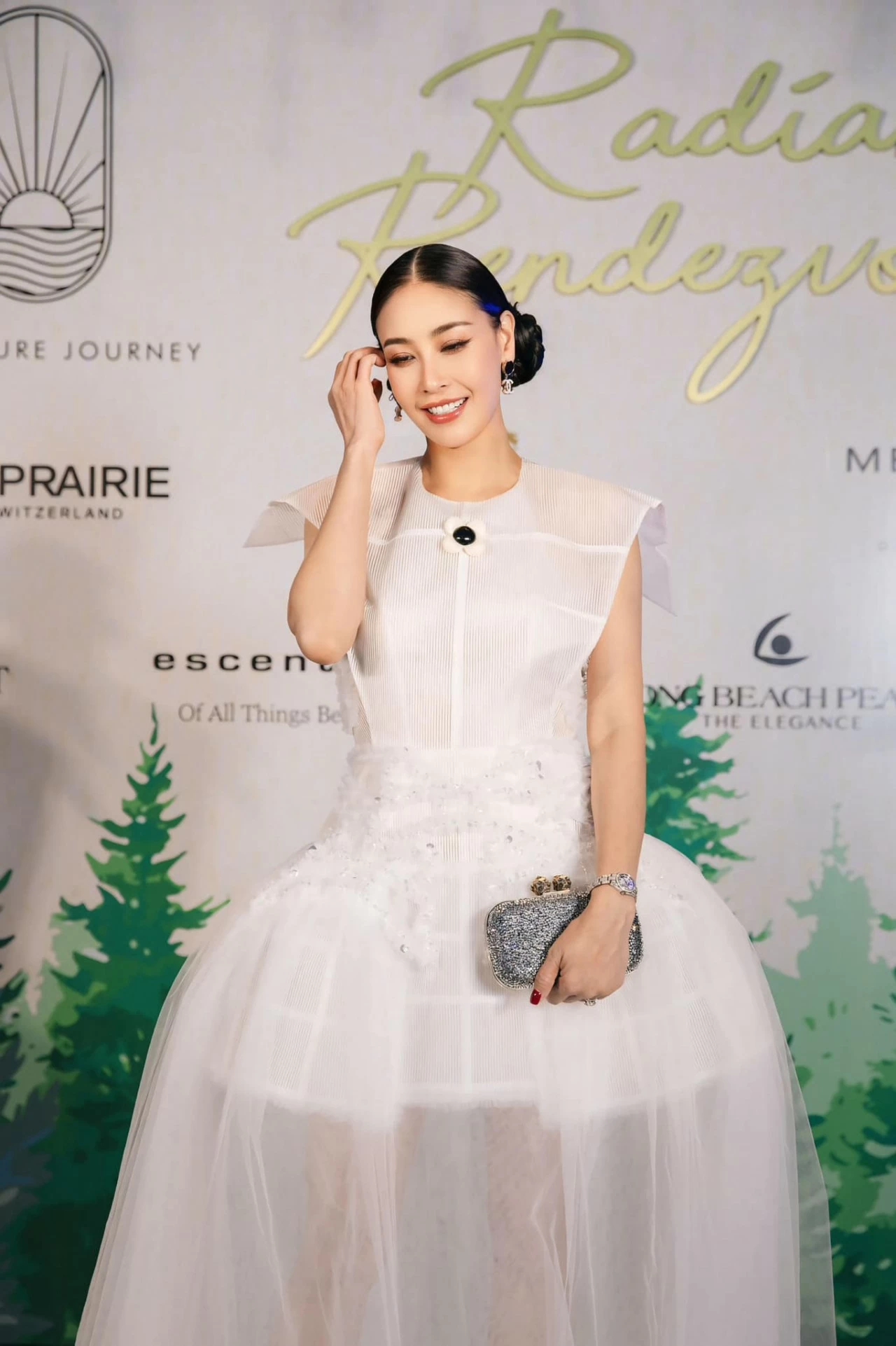 Hoa hậu Hà Kiều Anh hạnh phúc viên mãn tuổi 48