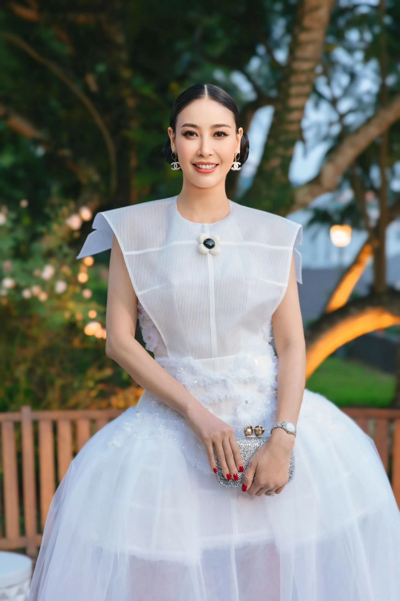 Hoa hậu Hà Kiều Anh hạnh phúc viên mãn tuổi 48