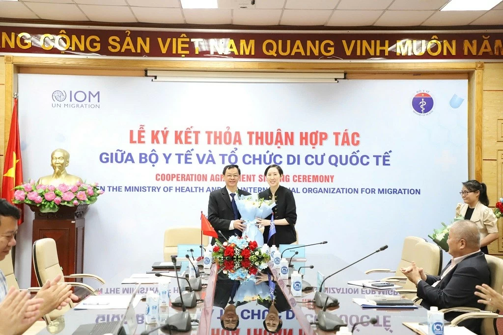 IOM và Bộ Y tế thiết lập quan hệ đối tác mới nhằm nâng cao sức khỏe và chất lượng cuộc sống cho người di cư IOM và Bộ Y tế thiết lập quan hệ đối tác mới nhằm nâng cao sức khỏe và chất lượng cuộc sống cho người di cư