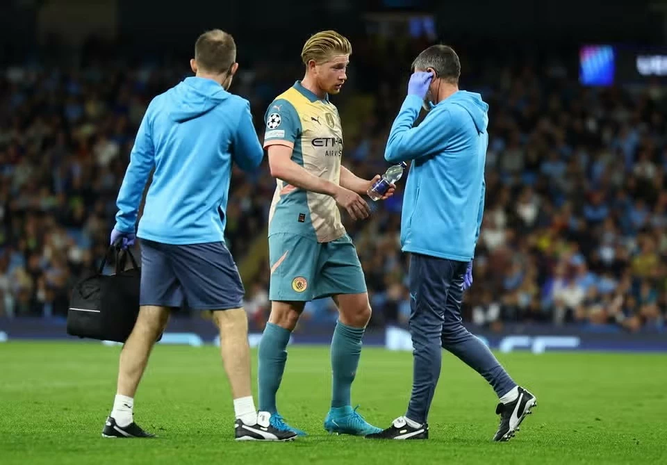 Man City hòa Inter Milan, Kevin De Bruyne chấn thương, nguy cơ lỡ trận Man City vs Arsenal Man City hòa Inter Milan, Kevin De Bruyne chấn thương, nguy cơ lỡ trận Man City vs Arsenal