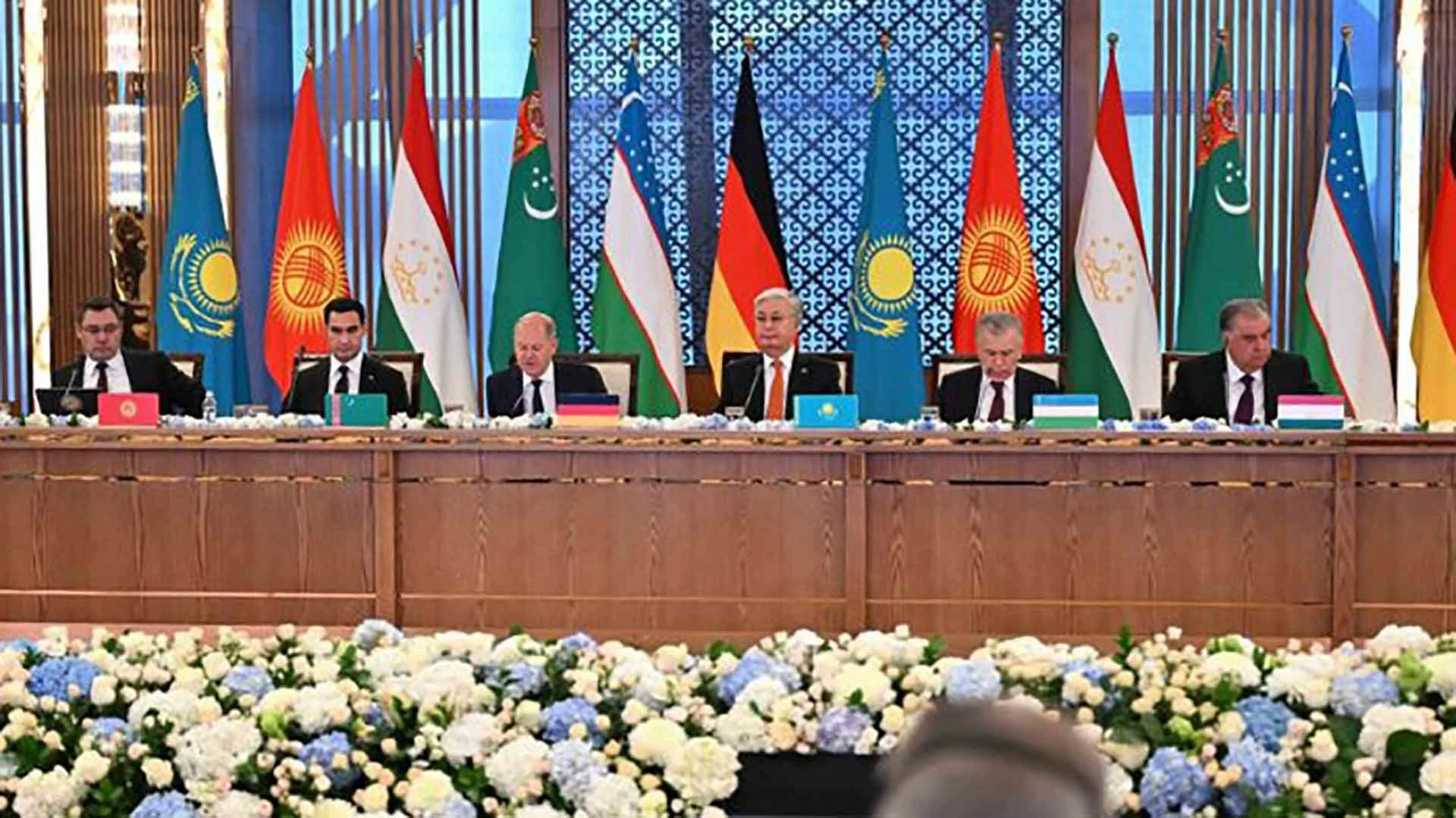Thủ tướng Đức Olaf Scholz và lãnh đạo các nước Trung Á tại Astana, ngày 17/9. (Nguồn: NCA) Thủ tướng Đức Olaf Scholz và lãnh đạo các nước Trung Á tại Astana, ngày 17/9. (Nguồn: NCA)