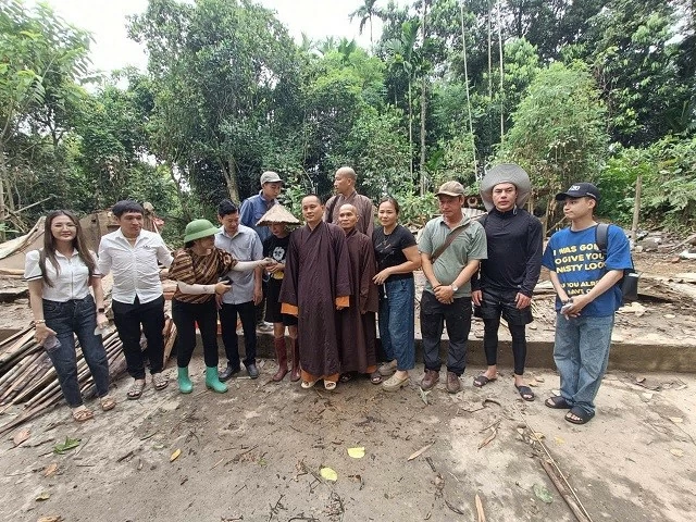 Những chuyến xe 'Nghĩa tình bào' lăn bánh đến với bà con bị ảnh hưởng nặng nề bởi cơn bão số 3 Những chuyến xe 'Nghĩa tình bào' lăn bánh đến với bà con bị ảnh hưởng nặng nề bởi cơn bão số 3
