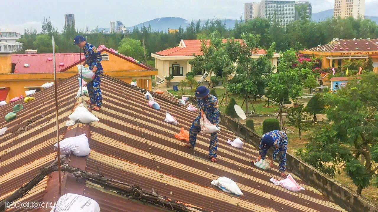 Cán bộ, chiến sĩ Vùng 3 Hải quân duy trì lực lượng, phương tiện trực sẵn sàng ứng phó cơn bão số 4 Cán bộ, chiến sĩ Vùng 3 Hải quân duy trì lực lượng, phương tiện trực sẵn sàng ứng phó cơn bão số 4