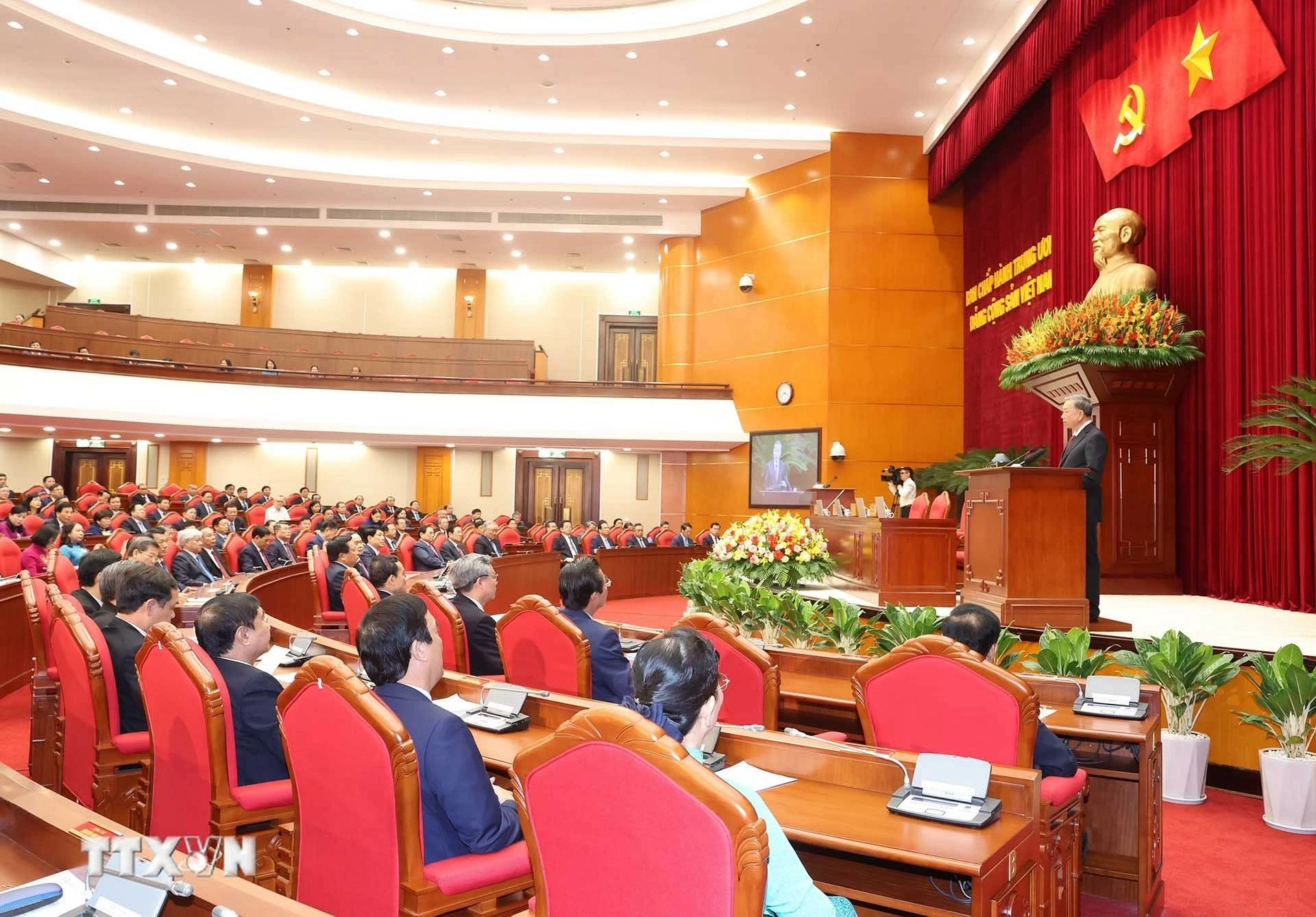 Ngày làm việc thứ ba và phiên bế mạc Hội nghị Trung ương 10 khóa XIII Ngày làm việc thứ ba và phiên bế mạc Hội nghị Trung ương 10 khóa XIII