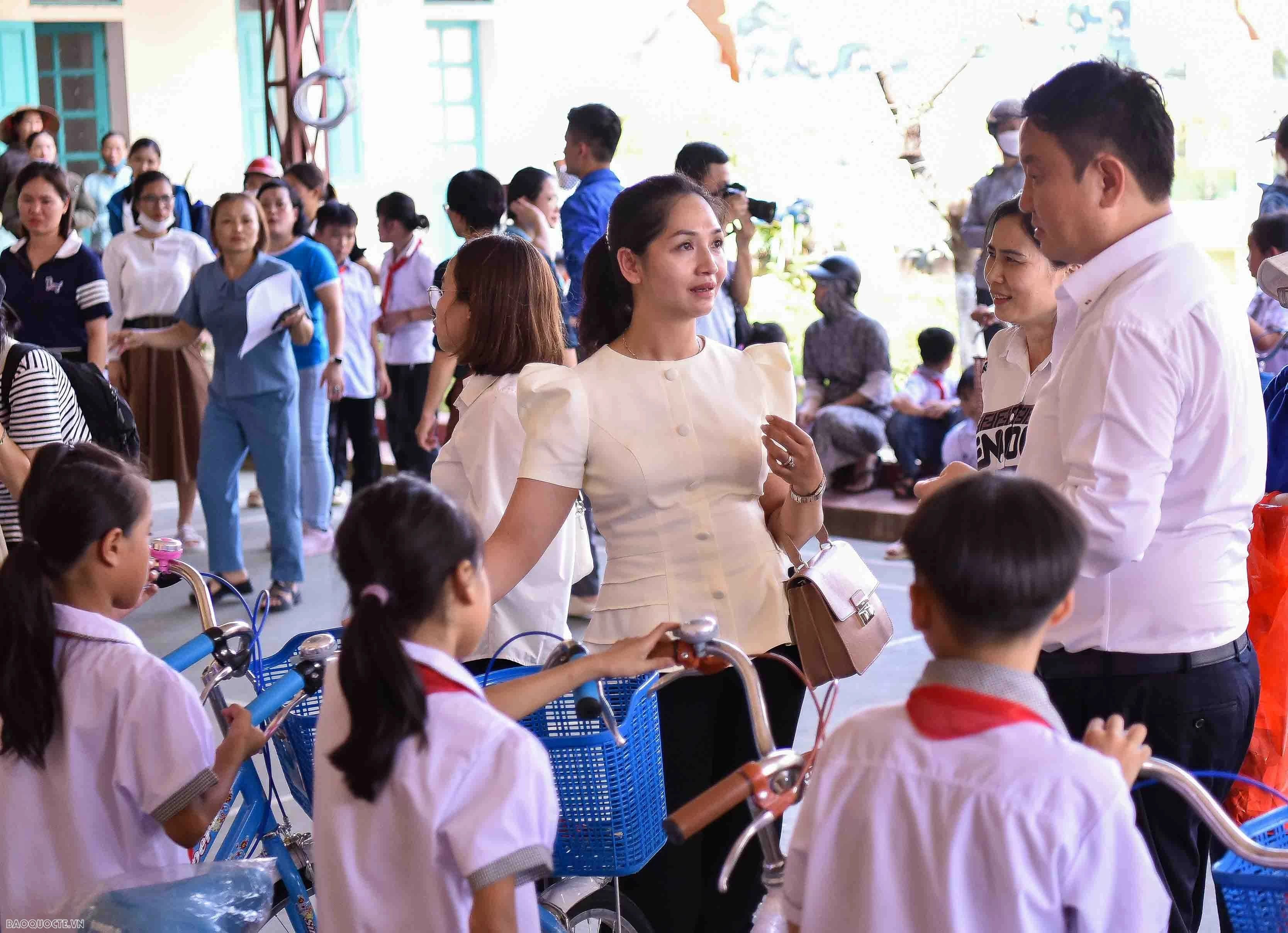 Phát huy tinh thần xung kích, Chi đoàn Báo Thế giới và Việt Nam lan tỏa tinh thần nhân ái tới điểm trường vùng cao Phát huy tinh thần xung kích, Chi đoàn Báo Thế giới và Việt Nam lan tỏa tinh thần nhân ái tới điểm trường vùng cao
