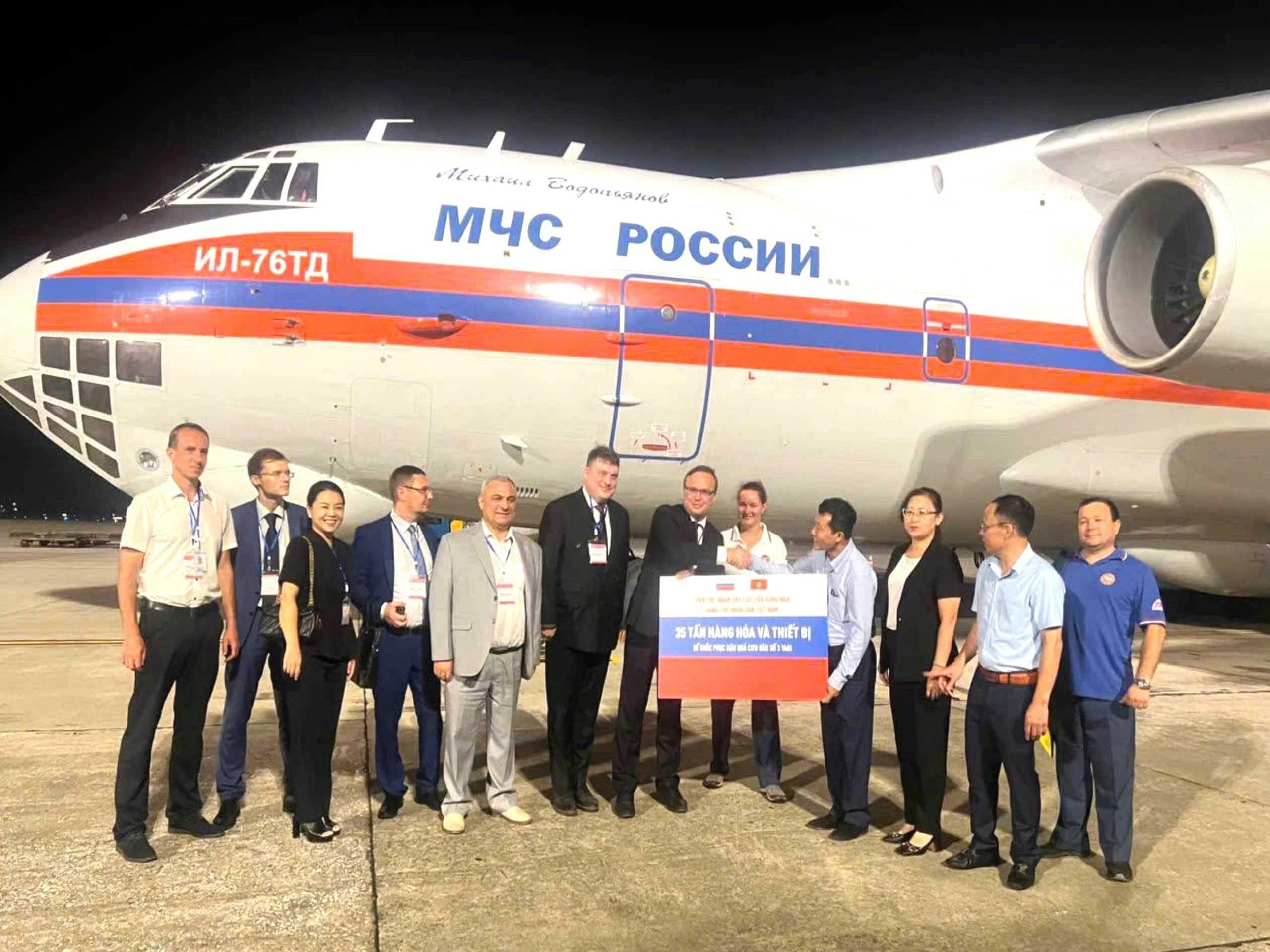 35 tấn nhu yếu phẩm viện trợ nhân đạo của Liên bang Nga đã đến Việt Nam 35 tấn nhu yếu phẩm viện trợ nhân đạo của Liên bang Nga đã đến Việt Nam