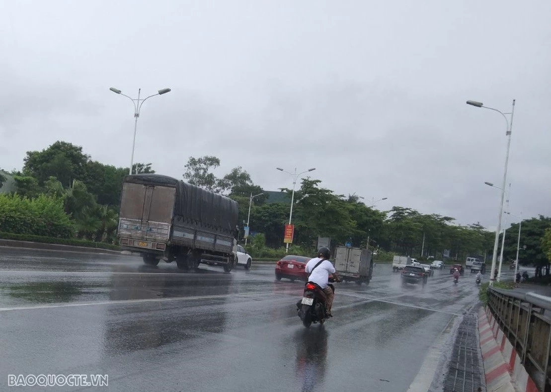Dự báo thời tiết hôm nay (21/9): Hà Nội, Bắc Bộ, Bắc Trung Bộ mưa vừa, mưa to, có nơi mưa rất to; cảnh báo lốc, sét, gió giật mạnh Dự báo thời tiết hôm nay (21/9): Hà Nội, Bắc Bộ, Bắc Trung Bộ mưa vừa, mưa to, có nơi mưa rất to; cảnh báo lốc, sét, gió giật mạnh