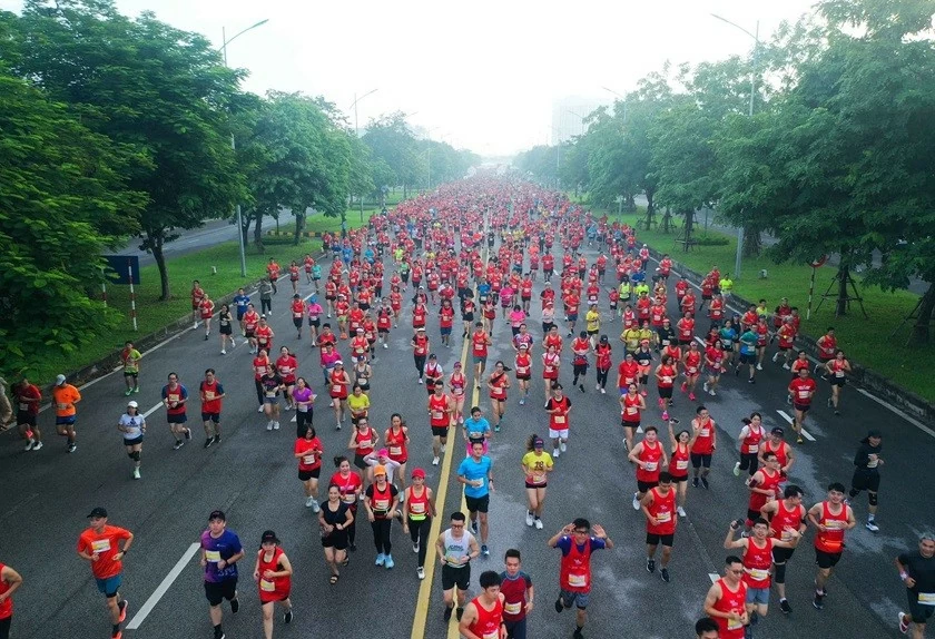 Hơn 10.000 người tham gia giải Marathon quốc tế Hà Nội Techcombank, nhiều vận động viên chuyên nghiệp, thành tích cao Hơn 10.000 người tham gia giải Marathon quốc tế Hà Nội Techcombank, nhiều vận động viên chuyên nghiệp, thành tích cao