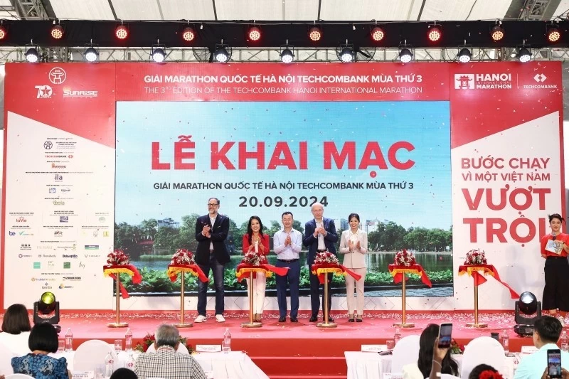 Hơn 10.000 người tham gia giải Marathon quốc tế Hà Nội Techcombank, nhiều vận động viên chuyên nghiệp, thành tích cao Hơn 10.000 người tham gia giải Marathon quốc tế Hà Nội Techcombank, nhiều vận động viên chuyên nghiệp, thành tích cao