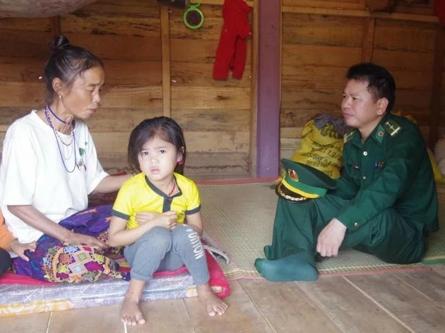 Dòng máu Việt-Lào hòa quyện, nuôi dưỡng nghĩa tình hai bờ biên giới Dòng máu Việt-Lào hòa quyện, nuôi dưỡng nghĩa tình hai bờ biên giới