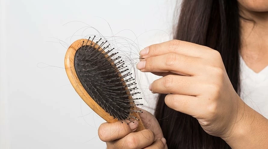 Chu trình chăm sóc đơn giản giảm tình trạng rụng tóc những ngày mưa Chu trình chăm sóc đơn giản giảm tình trạng rụng tóc những ngày mưa