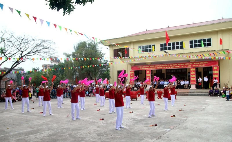 Nhà văn hóa thôn Chi Trung, xã Tân Chi (huyện Tiên Du) được xây dựng khang trang, đáp ứng nhu cầu sinh hoạt văn hóa tinh thần cho người dân. Nhà văn hóa thôn Chi Trung, xã Tân Chi (huyện Tiên Du) được xây dựng khang trang, đáp ứng nhu cầu sinh hoạt văn hóa tinh thần cho người dân.