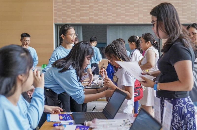 Đông đảo các em học sinh và phụ huynh tại Tp. HCM đến tham dự kỳ thi SMC 2024 Đông đảo các em học sinh và phụ huynh tại Tp. HCM đến tham dự kỳ thi SMC 2024