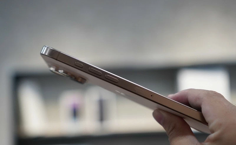 Cận cảnh iPhone 16 Pro Max xách tay về Việt Nam, giá 79 triệu đồng Cận cảnh iPhone 16 Pro Max xách tay về Việt Nam, giá 79 triệu đồng