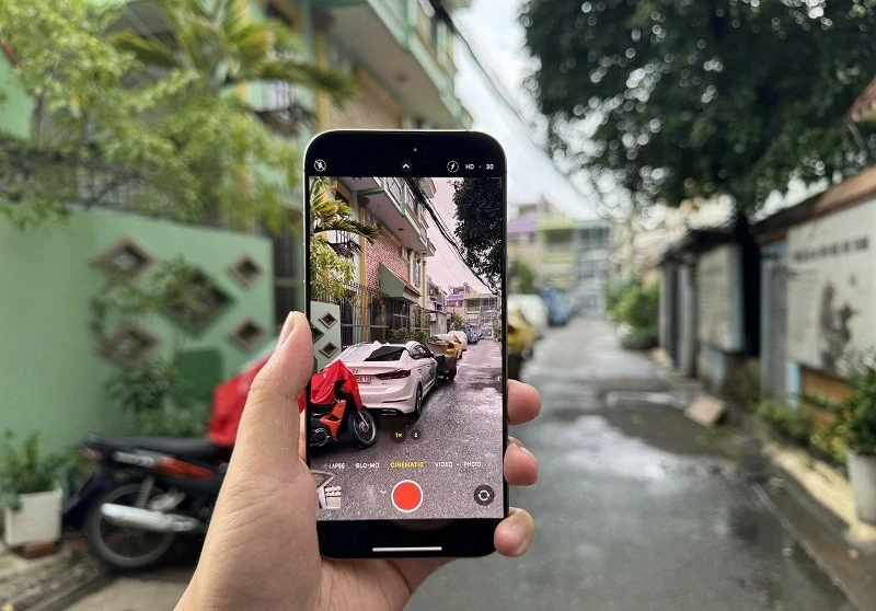 Cận cảnh iPhone 16 Pro Max xách tay về Việt Nam, giá 79 triệu đồng Cận cảnh iPhone 16 Pro Max xách tay về Việt Nam, giá 79 triệu đồng